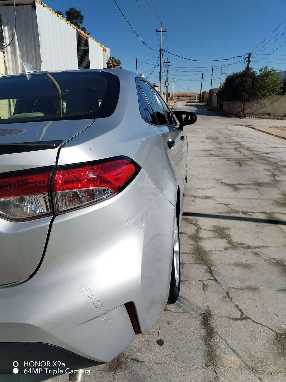 السلام عليكم سيارة كورلا للبيع موديل 20 كلين بيها بس مكانات بارد ماشيه 143 الف ميل السياره ما ناقصها شي رقم أربيل جاهزه بس تروح تحول فول مواصفات بصمه أبواب بصمه تشغل فتحه سقف السعر 155 او بيها مجال  الاتصال *********** سونار موجود رقم الشاصي موجود
