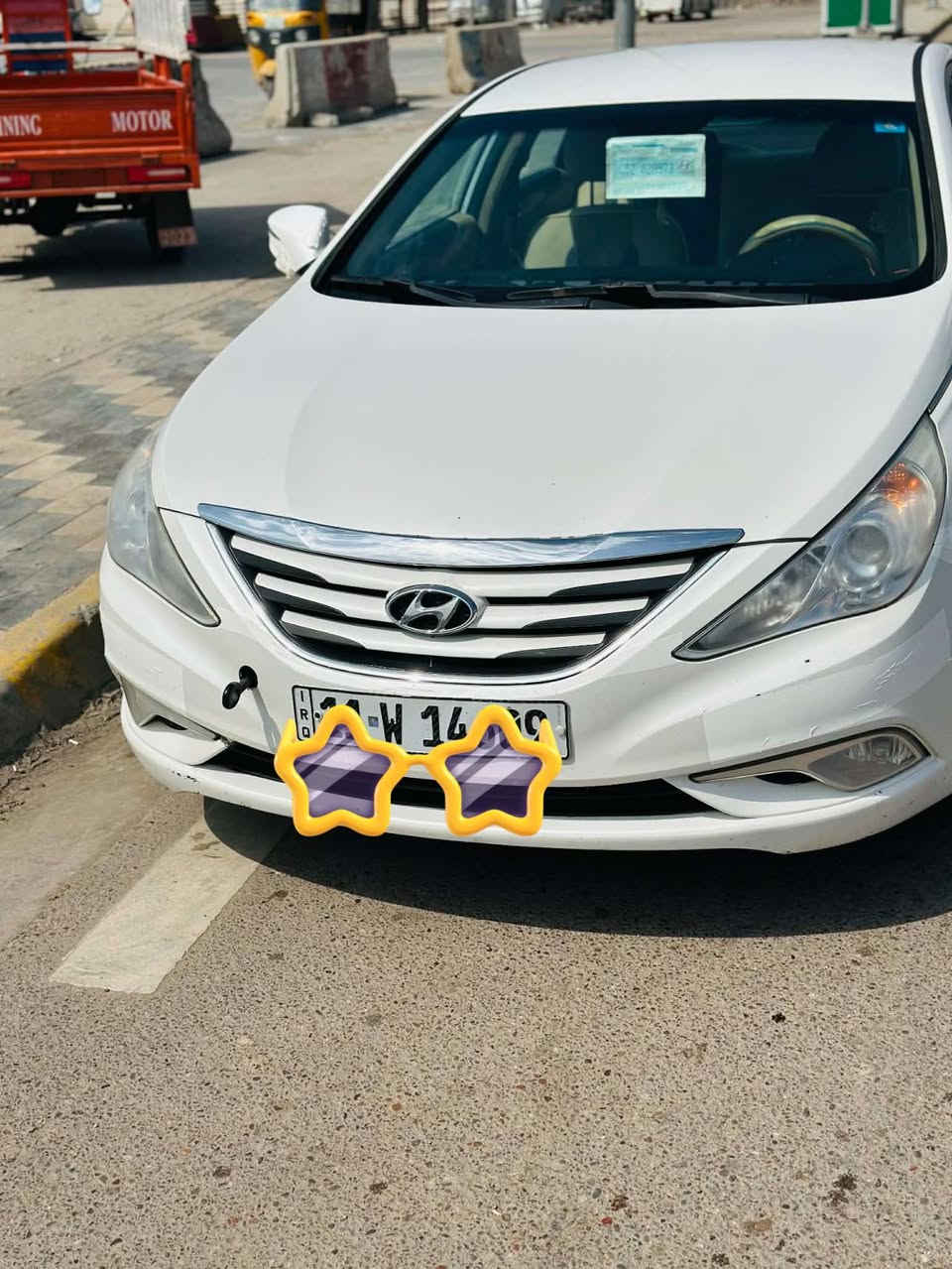 السلام عليكم سوناتا 2015رقم بغداد انكليزي السياره خليجي كفاله عامه  السياره فول عده الفتحه تحكم ستيرن شفتات جهتين تبريد قطعتين مري شفط كأمره حساس خلفي محرك ٢٤٠٠ دوش المرغوب تخم تاير حداديه جديده تبرير خير من الله سياره جديده خير من الله المعرفه السعر الاستفسار اتصال ***********  السياره ترهم مراوس حسب القناعه 
المكان بغداد الدوره
