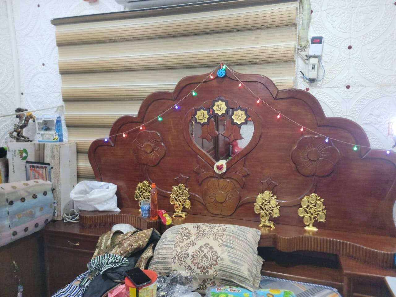 غرفة نضيفة كنتور ٦باب وجرباية وزاية وميز تواليت وميز صغير وياهة 
سعرها 750الف دينار إلي تفيدة يراسلني أو يتصل *********** عمارة, ميسان
