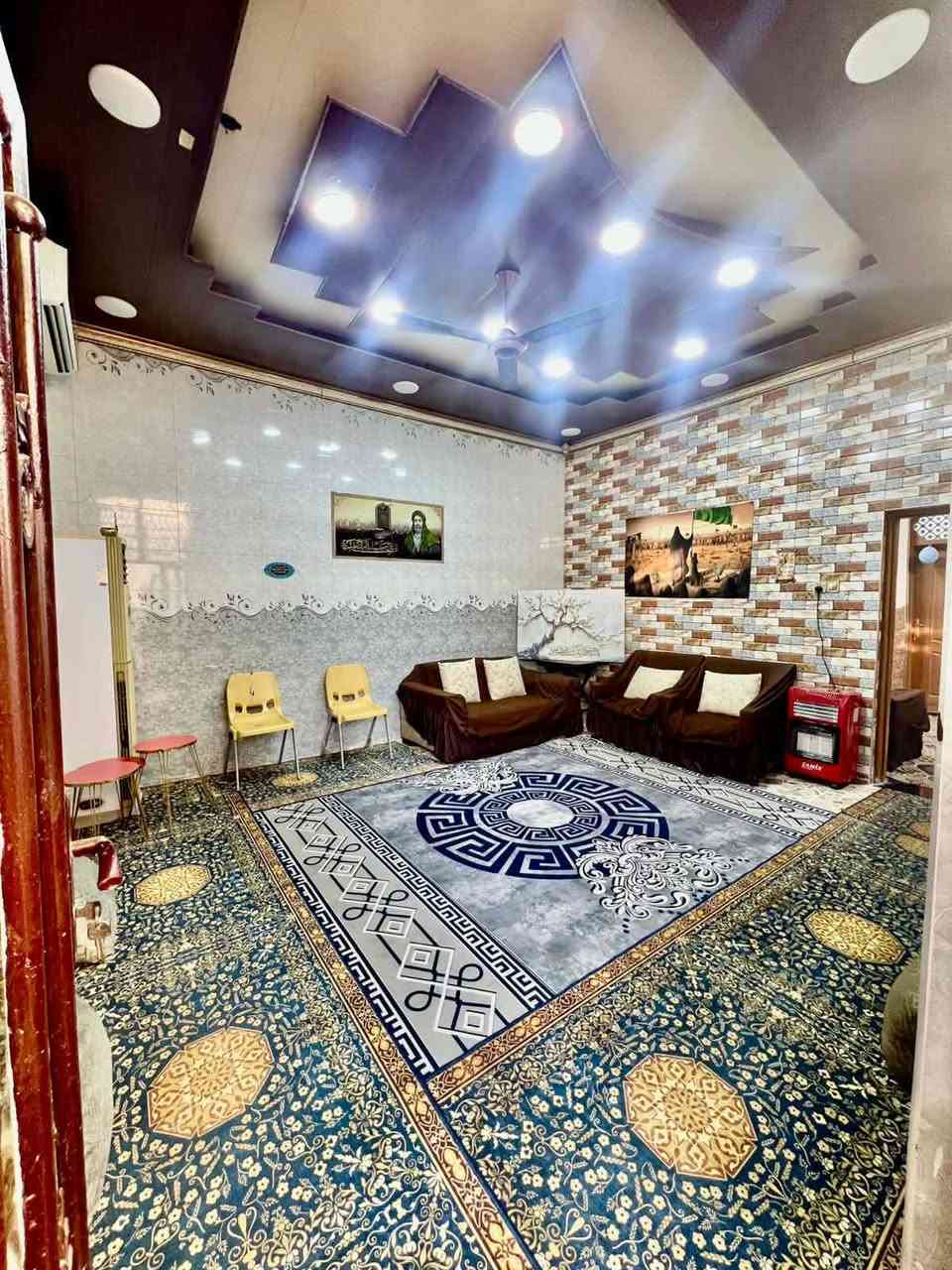 💥💥💥ملاحضه رجان قرأت المنشور بل كامل
وتساب اوالاتصال ***********
💥💥دار للبيع مساحه ((150)) متر  🖼️.،، طابو زراعي سند ٢٥ قرار محكمه مشمول بتطويب مرقم من قبل لبلدية 

،،،، خدمات كامله شوارع تبليط واناره ليليه وكهرباء ومولد

💥💥 وقريب على شارع العام ومدارس اهليه وحكوميه قريبه يوجد مستشفى يبعد عنه اقل ال 200متر 

🏗️🏗️بناء حديث ودرجه أولى جاهز للسكن طابوك

 جمهوري ارضية بورسلين ثقيل درجه اولئ جدرن لوح سقوف جمس مبورد

 بيت 🏠🏡كامل مفتاح وما ناقص كلشي 
🏡🏛️يتكون البيت طابق الاول من غرفتين ،،،،، وصاله ،،، ومطبخ واستقبال وصحيات،، داخليه وخارجيه وكراج جبير 
💥💥مكان مميز جدا بلنجف بملحق قرية الغدير  🧱🧱

🚦🚦🚦ملاحضه يوجد لدينه جميع المساحات والأسعار المناسبه
💥💥💥💥من ال 50 متر إلى 1000 متر

الستفسار اكثر ***********
