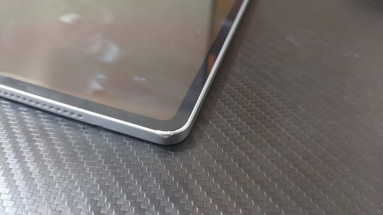 للبيع | HONOR MagicPad 2

شاشة OLED مقاس 12.3 إنش بدقة 3000 × 1920 ومعدل تحديث 144Hz.

معالج Snapdragon 8s Gen 3 القوي.

ذاكرة 12GB RAM (مع دعم RAM Turbo).

سعة تخزين 256GB.

بطارية ضخمة 10050mAh تدعم الشحن السريع.
نظام التشغيل MagicOS 10 (Android 16).
سماعات ستيريو عالية الجودة.

الملحقات 
قلم 
كيبود 
الكارتونه مالته موجودة جهاز جديد 

مناسب للدراسة، والألعاب، والمونتاج الخفيف، والرسم، ومشاهدة الأفلام. 

صارله شهرين عندي مشمور  قليل الاستخدام 

بي ضربه خفيفه بالاطراف

سعرة بالسوك 950 الف 
ابيع ب 600 الف السعر غير قابل للتفاوض 
مكاني كربلاء 
للتواصل 
***********
