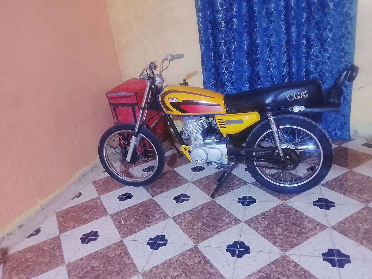 للبيع دراجه كلك شاصي ارشه مكينه رابيدو الاخوين دراجه جاهزه 400 وبيهة مجال ***********
