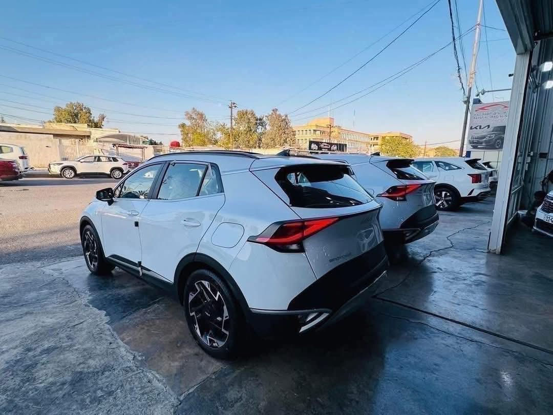 .  {.♥️مجموعه الملك لتجارة السيارات الحديثة ♥️.}

🔥🩵اقوى العروض ل كيا سبورتج 2025 فول 1/1 🔥🩵

              .✅🔥العروض نار و الاسعار نار 🔥✅

الاسعار شامل اللوحات المروريه بغداد 

🩵كيا سبورتاج 2025 زيرو  🩵‏ الي هوه نوعين 

1️⃣كيا سبورتج 2025 فول 1/1 بانوراما 

اليكم التفاصيل الآتية:👇🏻. قماره بانوراما

♥️ الموديل🔥 2025 🔥
♥️🔥قمارة بانوراما و قماره حديد الفئتين موجودات🔥 
♥️ سعة المحرك 2.0L
♥️ مرتبط بناقل حركة أوتو 6 نمر
♥️ عدد AIR BAG 2 
♥️ حساسات أمامية و خلفيه 
♥️ لايت زينون + LED ونشره لكزز لد 
♥️ كشافات  اماميه زنون 
♥️ بك لايت LED
♥️ حجم الاطار ويل كاب كروم 19  
♥️ 4 دسك
♥️ ماسحة خلفية
♥️ اريل نفكيتر 
♥️ مفتاح التشغيل بصمة و تشغيل عن بعد 
♥️ فتح الصندوق كهرباء 
♥️ شاشة Apple Car play
♥️ كاميرا دوارة
♥️ الانارة الداخلية LED
♥️ حركة المقاعد الأمامية كهرباء
♥️ تدفئة المقاعد الأمامية 
♥️ تدفئة المقود
♥️ مثبت السرعة Cruise
♥️ المودات والأوامر الصوتية
♥️ أوضاع القيادة  Drive Mode 
♥️ حساسات ضغط اطارات 
♥️ مقود جلد حياكة 
♥️ شفتات ستيرن 
♥️تبريد بيانو شاشة
♥️قطعتين تبريد 
♥️ ا ABS 
♥️سايد بريك بصمه ا Auto Hold   أوتو هولد
♥️ نظام مانع الانزلاق
♥️ نظام نزول المنحدرات 
♥️ اشارة في المرايا الجانبية رادار 🔥
♥️ مخرج منفذ الطاقة ⚡
♥️شاحن هاتف Wireless 
 💵 السعر نار 🔥🔥

الاسعار شامل اللوحات المروريه بغداد  ‼️رقم بغداد ‼️
        
العنوان⬅️بغداد ⬅️ الكريعات ⬅️نهايه شارع المعارض 

اوقات الدوام > من الساعة 10 صباحاً الى 10 ليلاً 
يتوفر عدنا بيع وشراء ومراوس 
للاستفسار  الاتصال ع الارقام التاليه 

☎️***********

☎️***********

☎️***********
