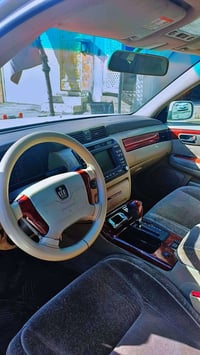 كراون • نظيفة • مكينة مضبوطه