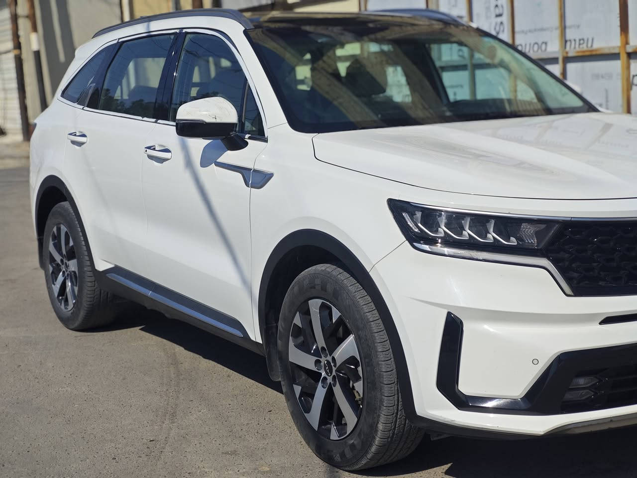 سورنتو 2023 وكاله نيم فول (1/1) 
مكفوله كفاله عامه من الصبغ والتبديل والفتح 
محرك 4 سلندر 2500 / ماشيه 58 الف كم حقيقي 
رقم اربيل دولي تريد تحويل او وكاله
محرك وكير مكفولات اسبانه ماممدوده عليهن شرط

السيارة جديدة وجاهزه وبعدها بريحه الشركه 
العنوان بغداد حي الجهاد 
للاستفسار/ *********** واتساب او اتصال
