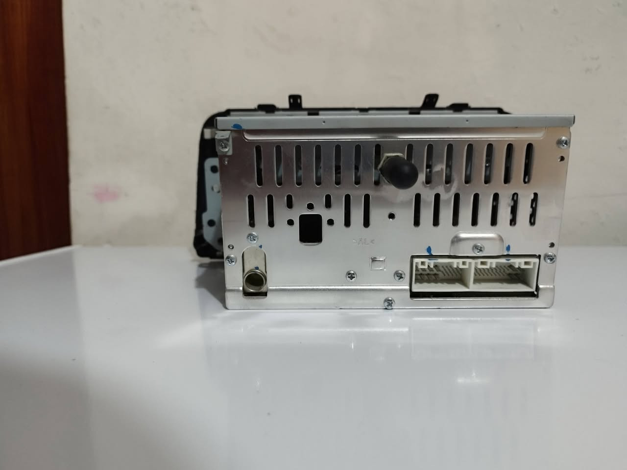 السلام عليكم.... مسجل اوبتما ابلادي موديل 17خليجي شغال مكاني الدورة *********** وسعرة 50 الف وبي مجال بسيط
