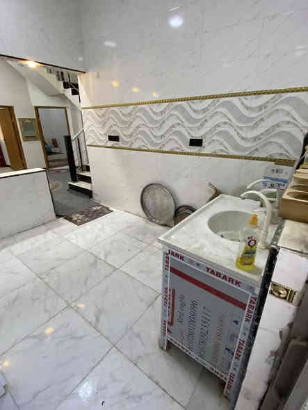 السلام عليكم  
دار للبيع المساحة 100 متر 
طابو زراعي سند 25
الجزيرة باب الهوى 
يتكون 

استقبال 
غرفتين نوم 
صالة
مطبخ تركي مفتوح على الصالة
حمام خارجي وداخلي 

السعر / 61 وبي مجال 

اتصال / ***********
