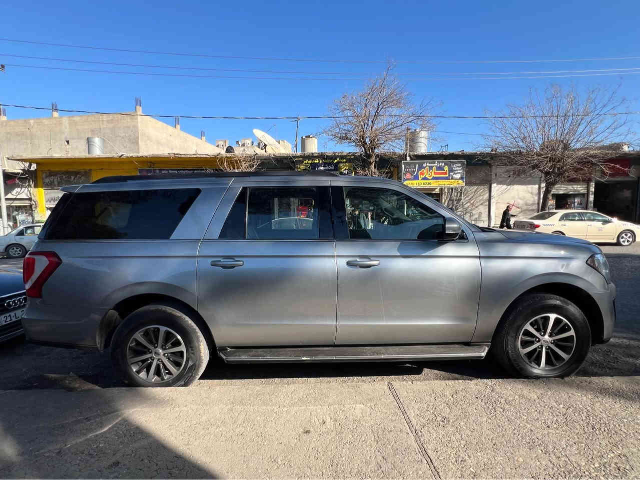 Ford expedition 2021
فوول مواسەفات
ئەونەی مواسەفات زۆر ناژمێردرێت 
پانۆراما
ڕادار
خەتی جادە
ئۆتۆ پارک 
لایت ئۆتۆ و لید 
٣ ڕیز کوشن
کوشنەکانی کارەبا خەزن سارد گەرم
سوکان هیتەر
شەحنی وایەرلێس
تەبرید مەرکەزی
بەسمە و شەغال
کار پلەی
هیچ نوقسانی نیە و گڵۆپی مەکینەشی هەڵنەکردووە ٣٥٠٠٠میل ڕۆیشتووە سعر٣١٠ معامه له ***********
*********** السليمانية, العراق
