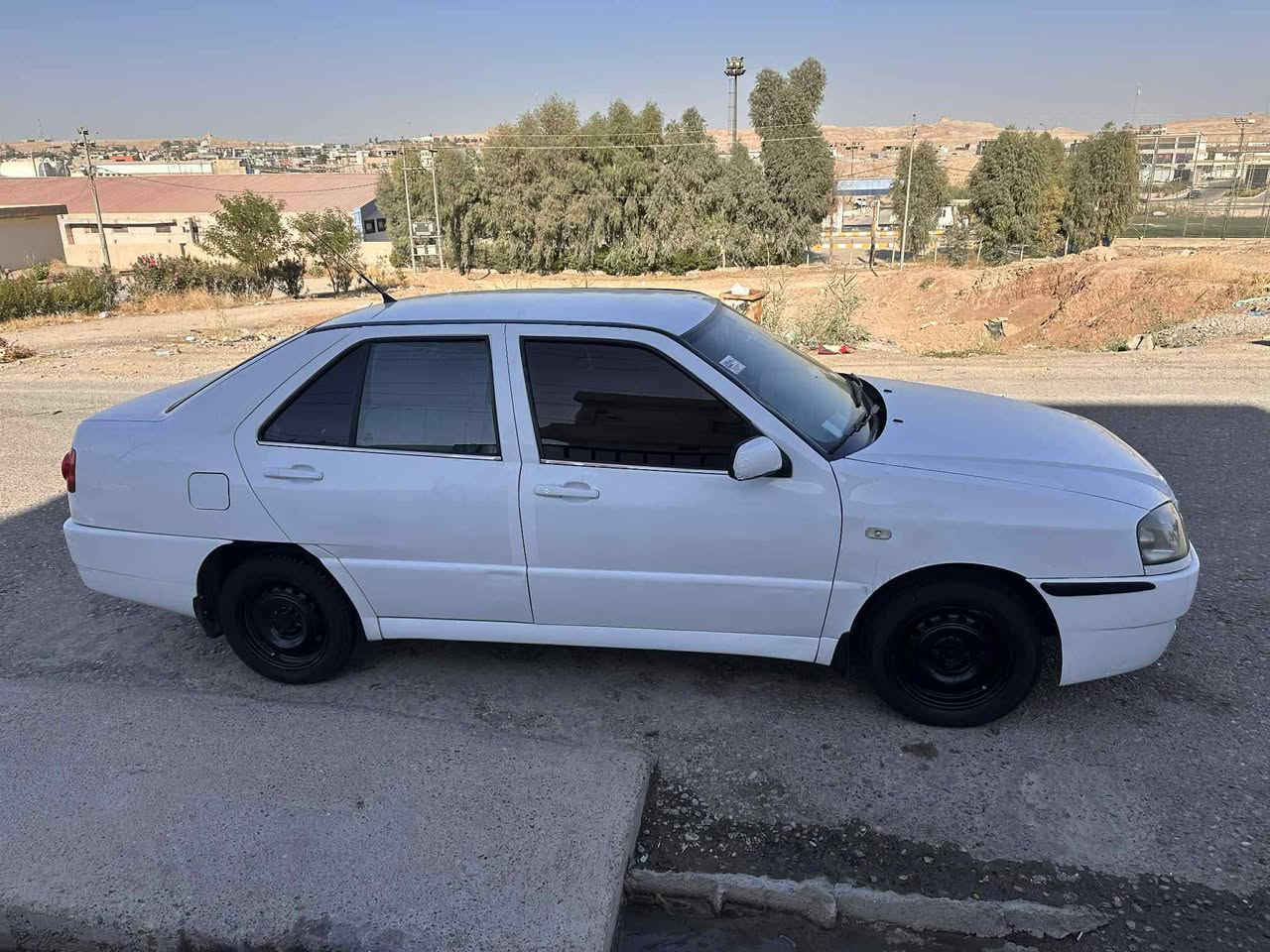 سياره شيري كوين گيرو مه كينه به شرت رقم سنه وي هه مووي تازه يه بناو خوومه ويه ته بريد جام كاره باي 
ليدراوي نيوو جاملخه تيه سعري ٤٥ مه جالي شي تيدا يه رقم ***********
