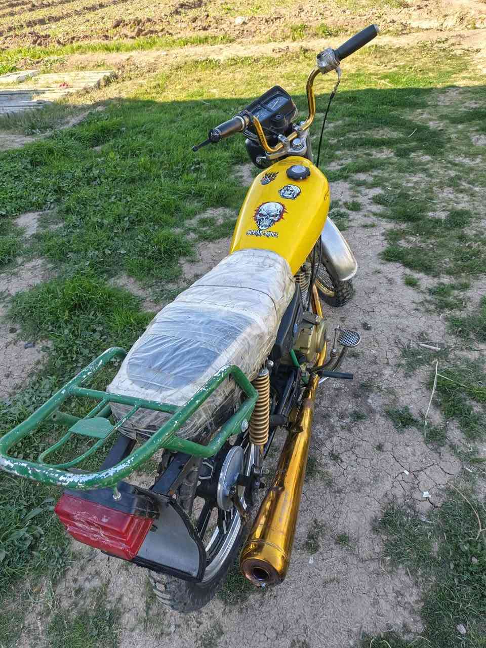 سلام عليكم، دراجة تايكر اربعة كير شغالة نظيفة نقصهه كهربايات فقط السعر 250 المكان ابو غريب(السريع) موجود خاص وهذا رقمي***********
