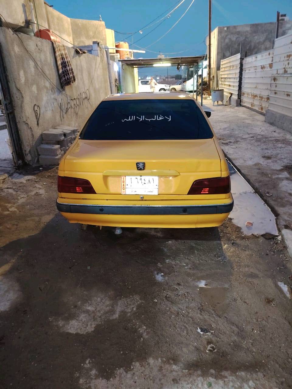 بيجو لون أصفر بحالة جيدة مع ديكورات داخلية مريحة. السيارة موفرة للوقود ومناسبة للاستخدام اليومي. السعر مغري، اتصل للمزيد من التفاصيل.