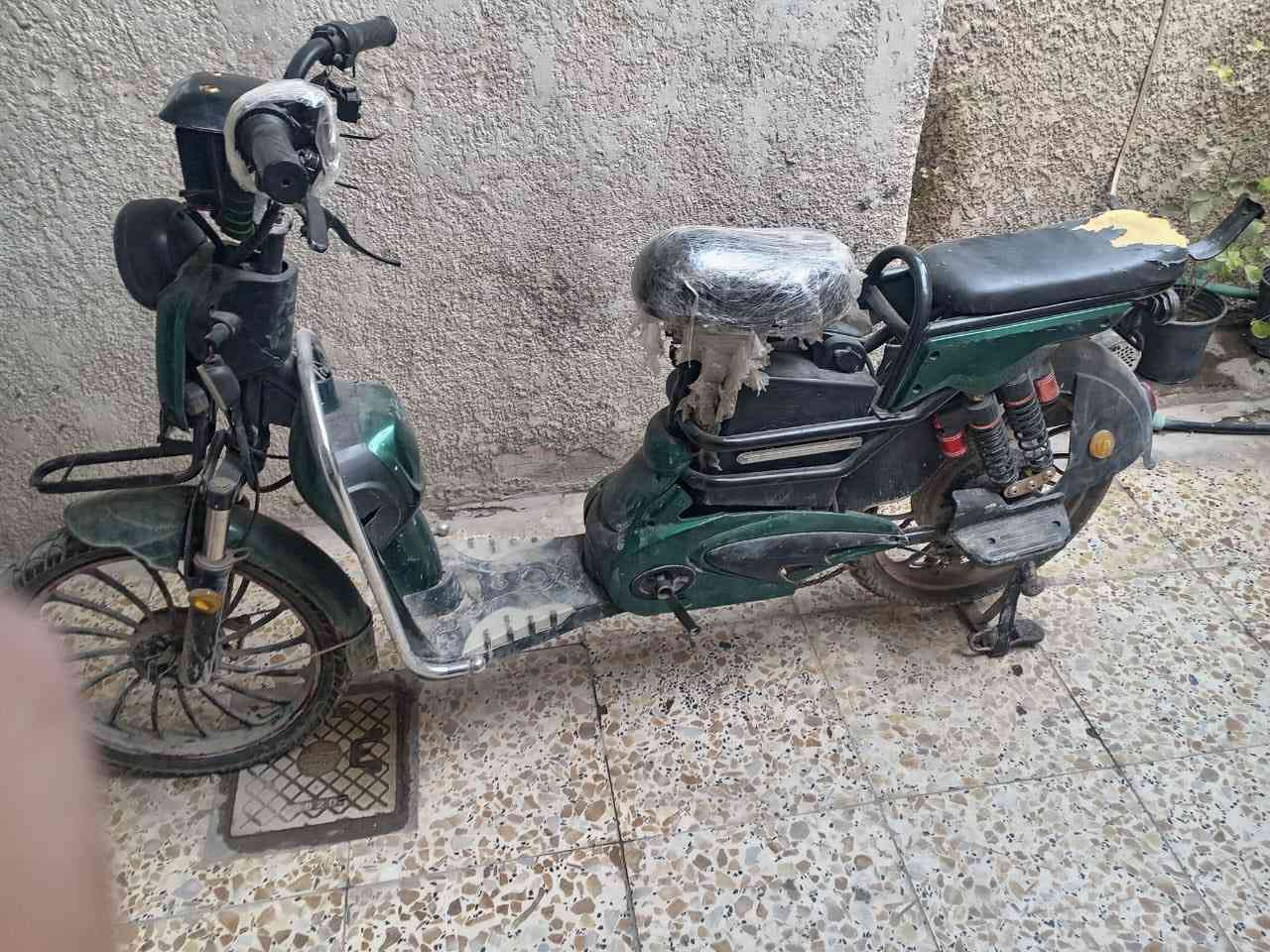 السلام عليكم دراجة شحن شغالة كلشي مابيهه بس البريكات مكسوره 
بغداد الحرية 
***********
