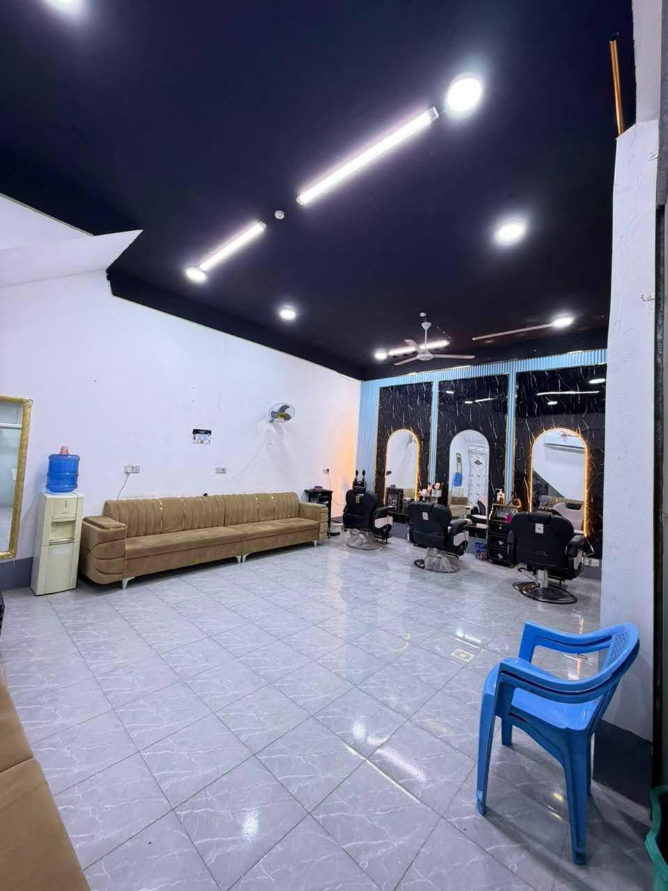 اعلان خاص سعر مغري جدااا
صالون نسائي للبيع كلشي بي جديد 
ماصاله شهر من نفتح مجهز ع اخر حبايه 
كلشي بي جديد حته مواد بي الي يشتري
 كبل يجي بس يشتغل
مكانه النجف الكوفه 
حي نيسان شارع الجوهره

سعر رقم 1 

الشراي يتصل هنا - ***********
