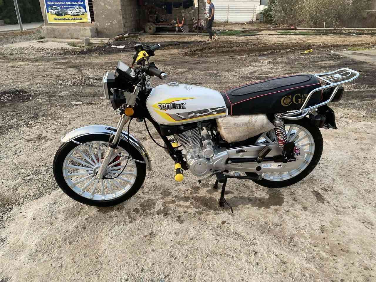 سلام عليكم دراجه سونك سافان للبيع موديل 2025 زيرو بعدها ما بيها شخطه محرك 150 فول كامله مكمله ما ناقصها اي شي شغل وطلع نكره سلف سعرها 875 وبيها مجال وتدللون خاص او رقمي *********** ديالى جديده الشط
