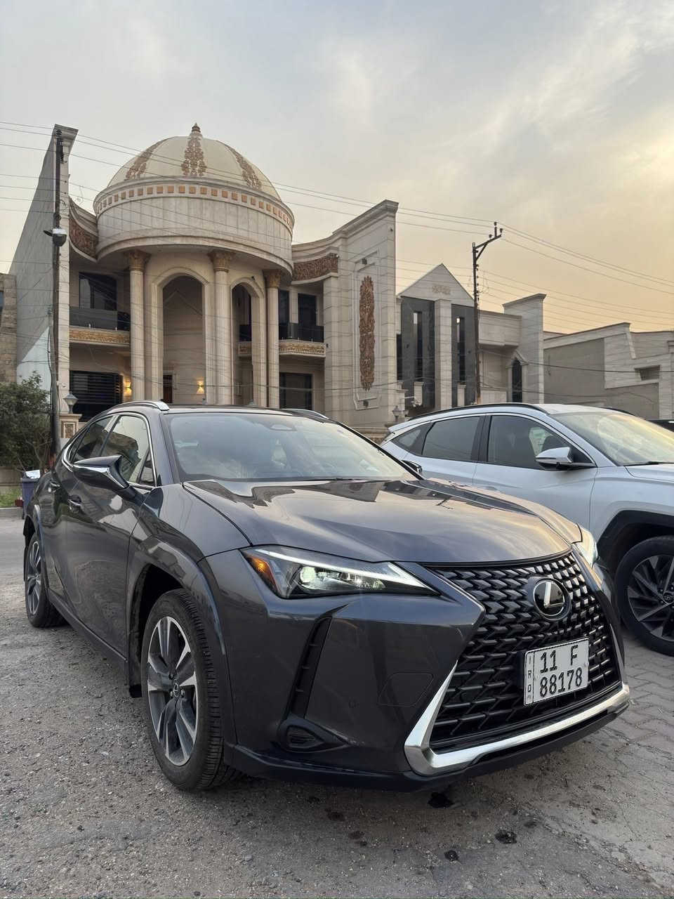Lexus ux 300h سياره وارد امريكي
موديل 2025 حادثها باب السايق السياره ماشيه 739mi بعدها بترابها زيرو هايبرد السعر 31000$وبيها مجال للتواصل ع الرقم ***********
