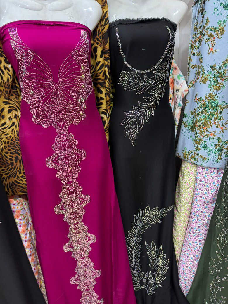 نقشات الطوال لون واحد
صارت سعره فقط 14.000 
كرستال الأصلي شرط القساله 
قطع راهي يتفصل كلوش ودبل كلوش 
توصلي ويانه خاص مجمع اقمشه ‏‪***********‬‏ @إشارة
