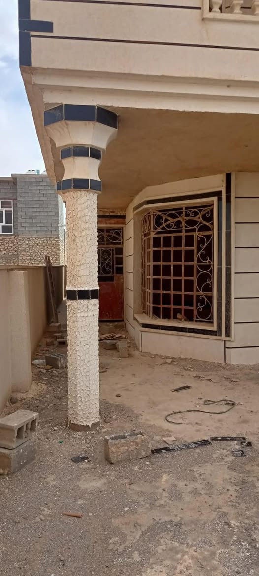 ᷂سسلام،عليكم. 

دار طابو صرف للبيع  المساحه 300م 
يحتوي على :
الطابق الاول / غرفتين واستقبال +هول +مطبخ + صحيات +صحيات خارجيه.
الطابق الثاني / غرفتين +هول + صحيات + بلكونه.
وباقي التفاصيل واضحه بالصور .
المكان : براونه / الشاعي حي الراويين.
للاستفسار اكثر  ***********
