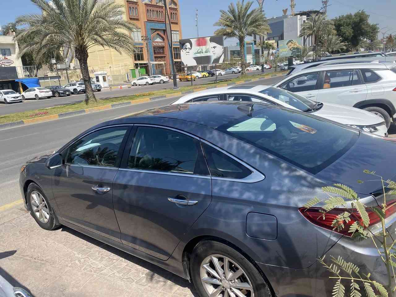 #سوناتا2018 امريكي حادثها جاملغ وشوية بلبنيد وباب سائق مرشوش      السياره مواصفات SE داخل لونين بيجي واسود تحكمات ستيرن 
شاشة جبيرة كاربلاي 
حساسات +رادار 
منظومة زنون ام 300 دولار
كامرة خلفية
3وضعيات قيادة نضام ايكو اقتصاد +سبورت
بك لايت لد نقطة عمياء+مانع انزلاق
تخم تاير جديد صدر جديد سيارة مابيها اي نقص
محرك 2400GDi جديد لا تبخير ولا مفتوح
ماشية 81 
رقم سليمانية باسمي تحويل او وكالة هزة وفحص جديد سنوية إلى 2030

سعر 118وبيها مجال
مكاني بغداد الأعظمية 
***********

صور الحادث بلمنشور ولسونار موجود بلمنشور
