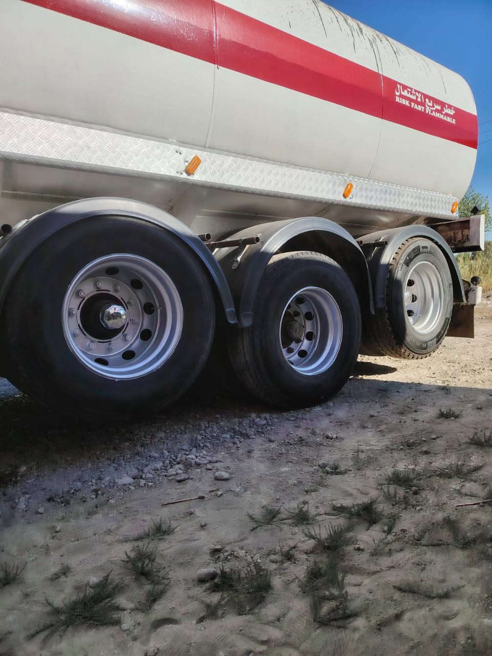 السلام عليكم تانكي جوبلس دناكير ١٤ صيني ٣ دناكير رفاع منضومه بويلر كاك ابو ٦ مطبخ ثلاجه حموله ٣٨ طن جاهز للشغل الف متصرف عليه 
95$بي مجال
***********
***********
