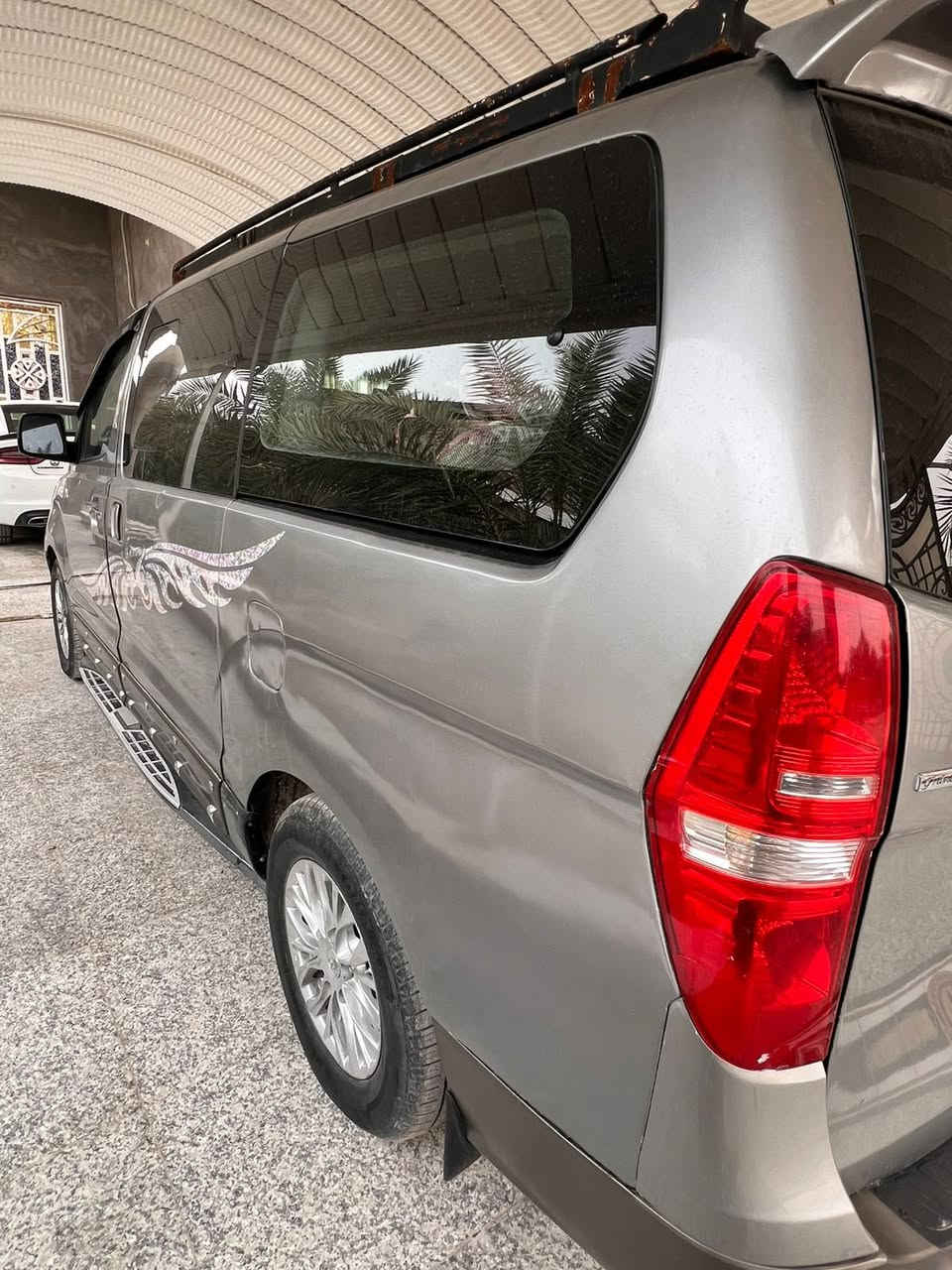 سلام عليكم للبيع ستاركس 2011 اصل رقم دولي بصره سنويه ل31 مصفره من كلشي تحويل ثاني يوم  مكينه سبلاين كير اوتماتيك بيه ضربه صفحه سياره جاهزه دوشمه وأرضيه جلد تبريد مال جناي السعر 125 مكاني البصره القرنه ***********
