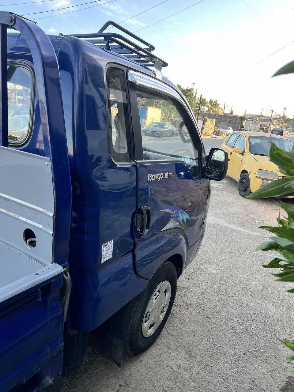 السلام عليكم للبيع كيا مديل 2004. رقم بغداد الماني مشروع وطني تحويل مباشر. محرك 3000 مشترك مفتوح بلاد. جديد.   مكفوله من ضربه وكص.  مكانات صبغ مال جرد فقط.  تخم تاير. كير اكسن حداده. شواصي كفاله.    كهربيات شغاله.  دواخل جديده.   سياره جاهزه.   مكاني بغداد.   السعر.  82 ورقه.  وبيها مجال.     هـ.  ***********.     اتصل وتدلل.  🚘🫶. 🫡.
