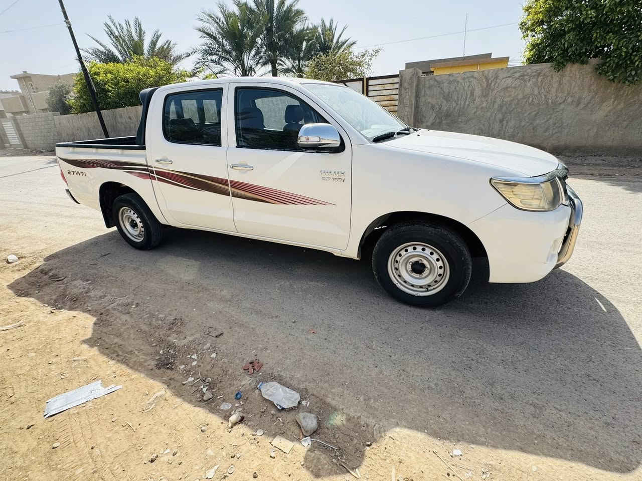 اسلام عليكم للبيع تيوتا هايلوكس 2012 كير عادي سياره جديده بمعني الكلمه وضع شركه استخدام شخصي 
رقم ديالى انكليزي سنويه جديده هزه جديده
سياره بسمي 
ماشيه 162 
كير محرك اكسل كفاله وضع شركه 
شرط محرك مامفتوح 
مواصفات سعودي 
شاصي 12 
تخم تاير جديد 
الشراي يتصل ***********
العنوان ديالى جديده الشط
