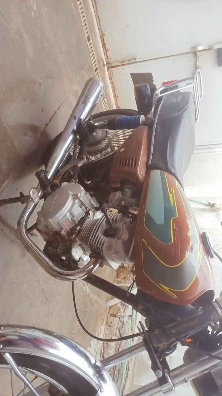 السلام عليكم
للبيع دراجة نامة موديل2023 رقم اسود الدراجة ما نقصها برغي السعر 650 بيع مستعجل لتواصل الفوري *********** ..
