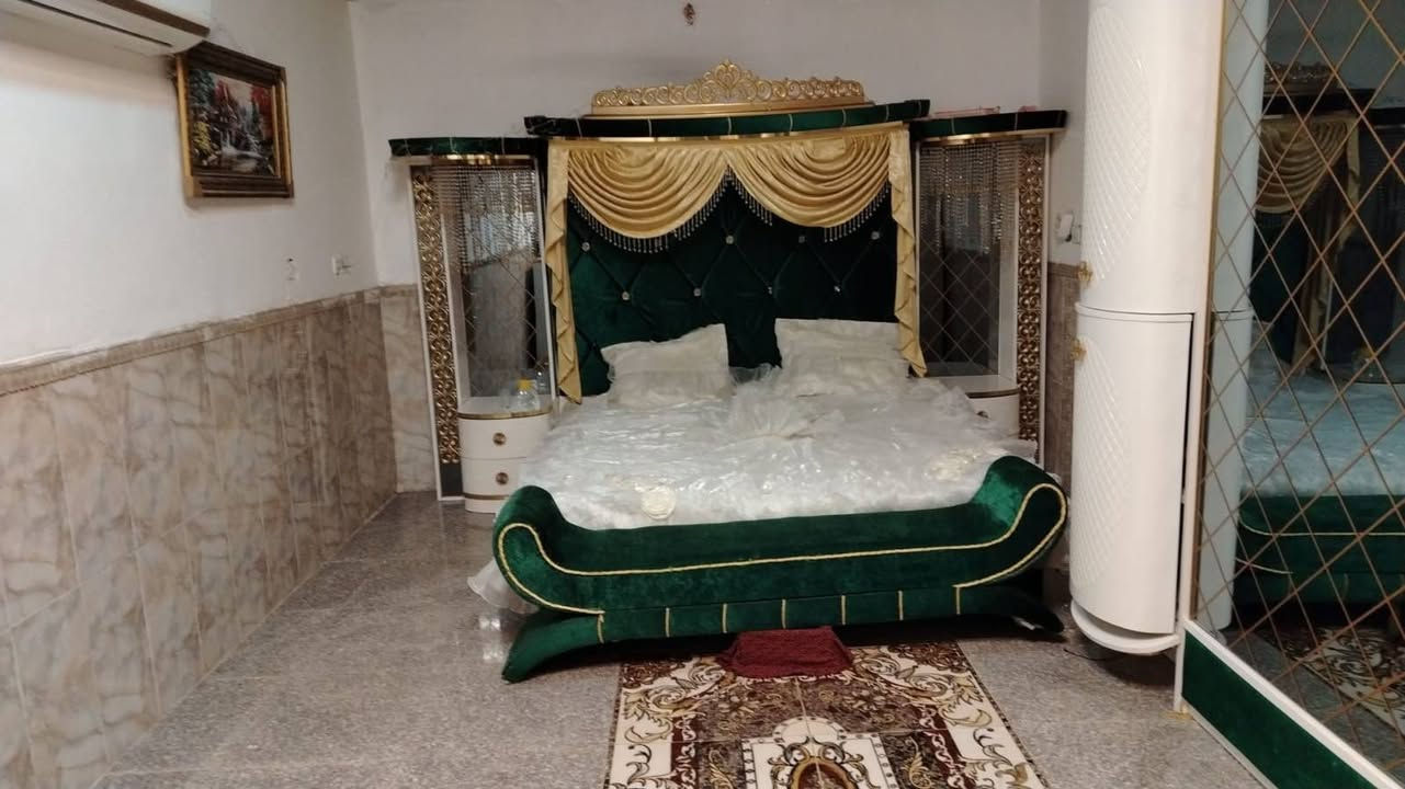 غرفة نوم للبيع كامله مثل ما موضح بل صور 
مكلف بل نشر مكان الغرفة بلد -يثرب  للاستفسار الاتصال على ***********
