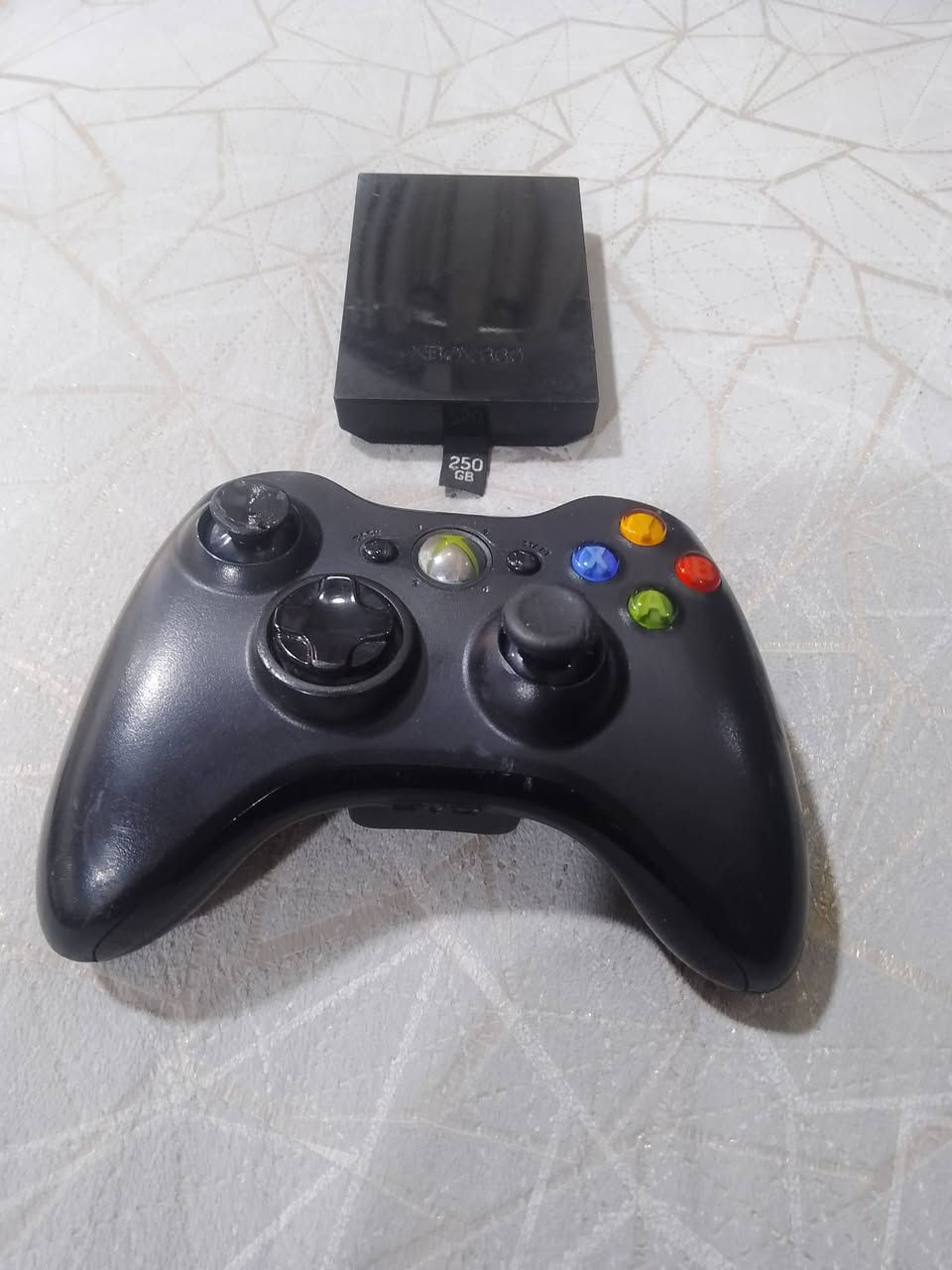 السلام عليكم. هارد للبيع 250 GB للأكس بوكس 360. مع جويستك أصلي !! المكان الموصل للتواصل *********** فقط واتساب
