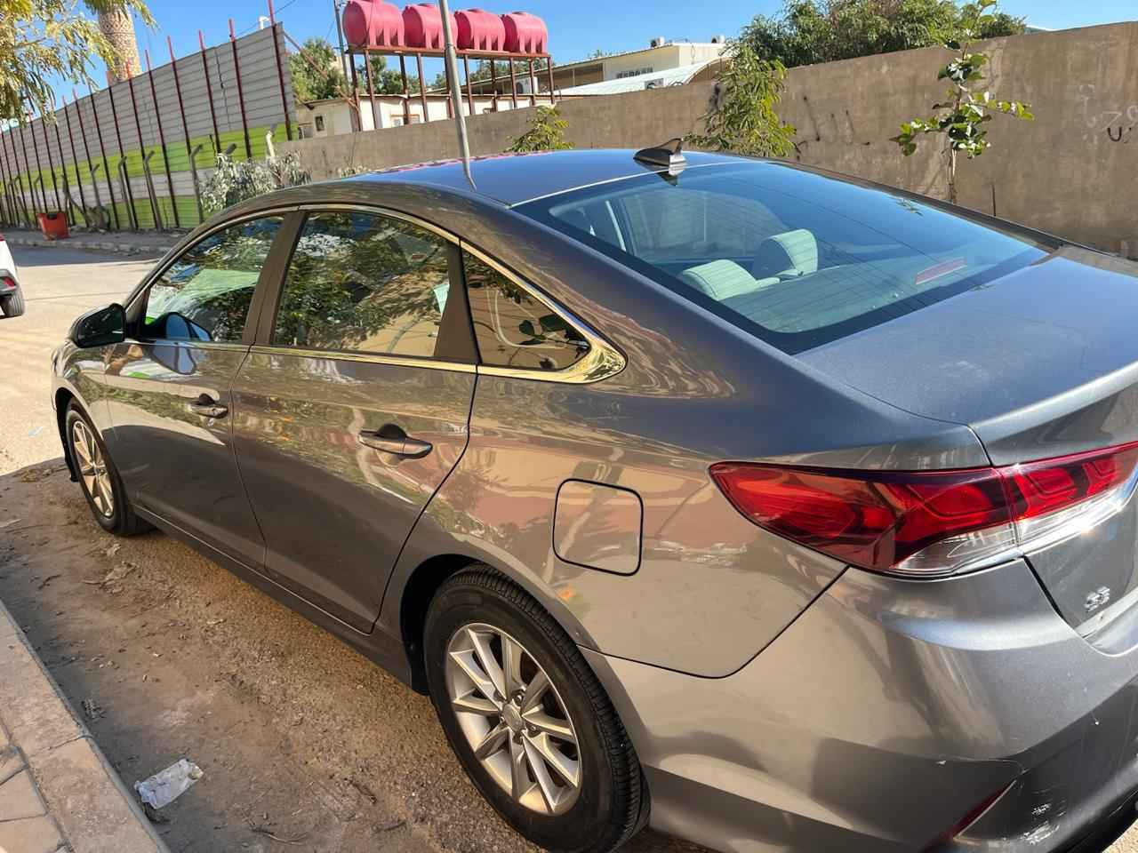 السلام عليكم سيارة سوناتا ٢٠١٨ وارد أمريكي محرك ٢٤٠٠ GDI ماشية ٩١الف ميل رقم نجف انكليزي بأسمي السنوية لغاية ٢٠٣٠ حادثها بنيد مصبوغ مع الجاملغ الايمن الامامي معدل بدون صبغ حادثها بدون دواخل مواصفات SE السيارة بلادية جاهزة من كل شي محرك و كير وضع الشركة ما مفتوحات 
السعر ١٤٠ 
رقم تلفون صاحب السيارة *********** النجف, العراق
