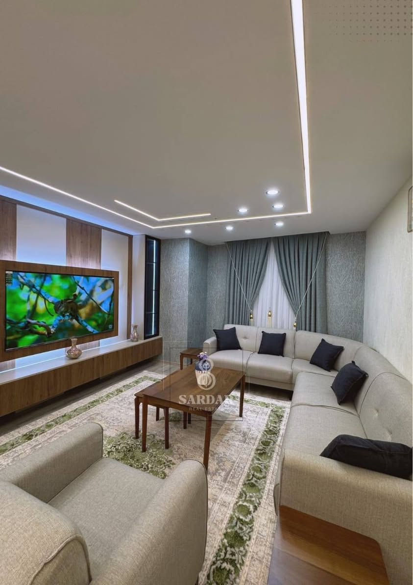 شقة مؤثثة  للأيجار 

في مجمع لايف تاورز  مربع ذهبي مقابل امباير

مميزات الشقة

-مساحة 173م

  -ثلاث غرف نوم

-صاله

-مطبخ. معزول

-صحيات

-طابق 3

للاستفسار اكثر اتصل على الرقم ***********
