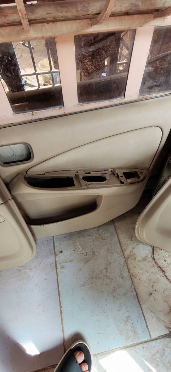 السلام عليكم 
تخم بطاين مع يدات الكيلون والعطرات نظاف اخو الجديد السعر 80 الف مكاني بغداد الامين الثانيه ***********
