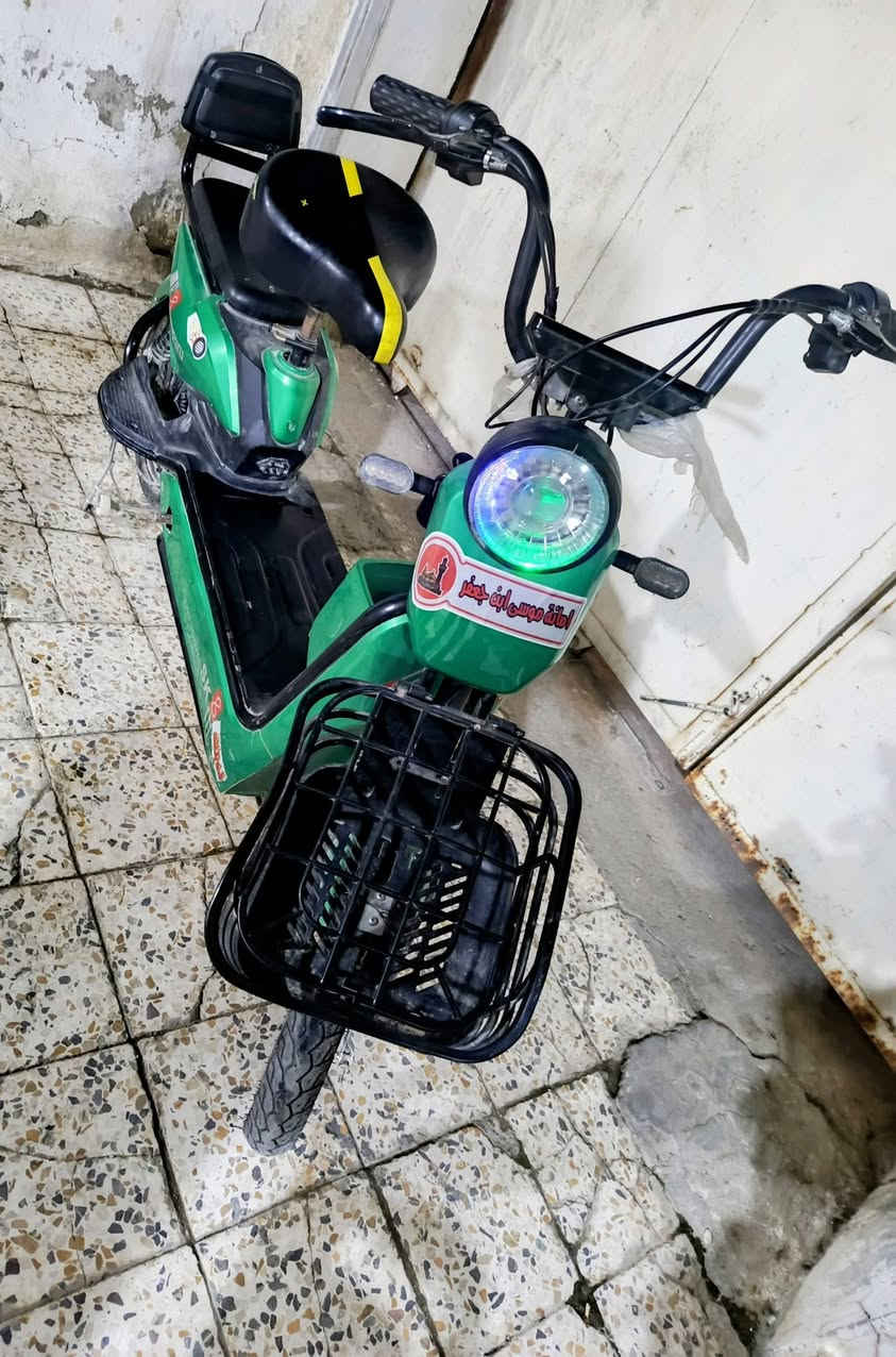 دراجة شحن حجم (16) الحجم الكبير خمسة بطاريات بشكل بطارية R9 ثلاثة سرع مواصفات كامله والدراجه نظافه فول مغلفه بنايلون حراري مال سيارات مابيها اي نقص كامله وجاهز استعمال بسيط السعر( 300)   ***********
