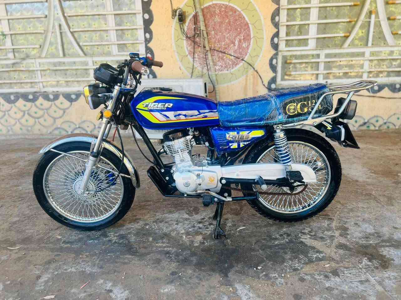 يا الله السلام عليكم دراجة البيع تايكر سونك الأصلي موديل ٢٥ مكفوله كفاله عامه أوراق كامله الدراجه جديده وحلو خير من الله بشرط انضف من الصوره السعر ٧٢٥ وبيه مجال الشراي يتصل وبيه خير ويدلل *********** ولا مو شراي لا يعلق تعليق سلبي
