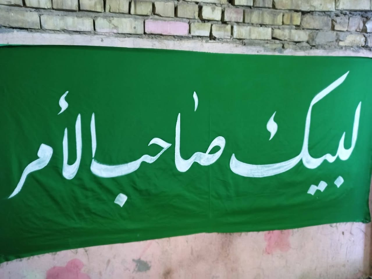 سلام عليكم خطاط رايات ولافتات ويوجد كميه وحسب الطلب الرقم ***********
