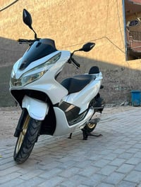 دراجه بي سي اكس  جيل الثالث  دراجه نضيفه شلعه ومعدل  كله بانزين محسن و...