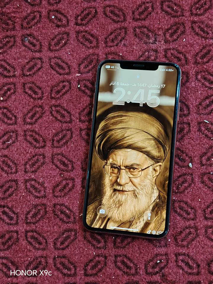 11 برو ماكس         ( السعـر 425 ألف )
بيه مجال قليل نضافه 100% مكفول لا مفتوح ولا مصلح ولا بيه زلغ

الذاكرة 256 والبطارية 81

 يرهم مراوس ايفوان فقط  ويا حافضه ولزكه  وكيبل شحن لناصريه غراف ***********
