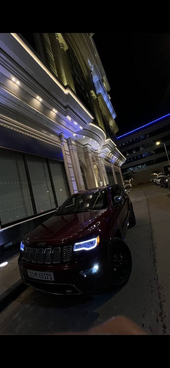 السلام عليكم 
جيب كراند شيروكي 17 فول مواصفات 1/1 اوفار لاند 
رقم بغداد الجديد بأسمي تحويل ثاني يوم سنويه جديده وهزه جديده ماشيه 90mi 
المواصفات 

جوبلسات 
تدفئه وتبريد كشنات
رادار امامي  
خزن ميموري 
كشنات كهرباء كشنات لون احمر جلد وكنتاره 
قماره كنتاره 
حداده جديده تايرات جديد 
السياره فول موصفات مزوعه معروفه مواصفات لاوفر لاند 
السياره 8سلندر  5700 السياره مبرمجه علبانزين العادي بدون دكه دوانز 

السياره بيه فقط كلير قطعتين من امريكا 
وبيه نسبه تقرير تعمل وتسير بدون اي  مشاكل 
 بيع فقط بدون مراوس السعر 185  وبيه مجال 
الاتصال ***********
