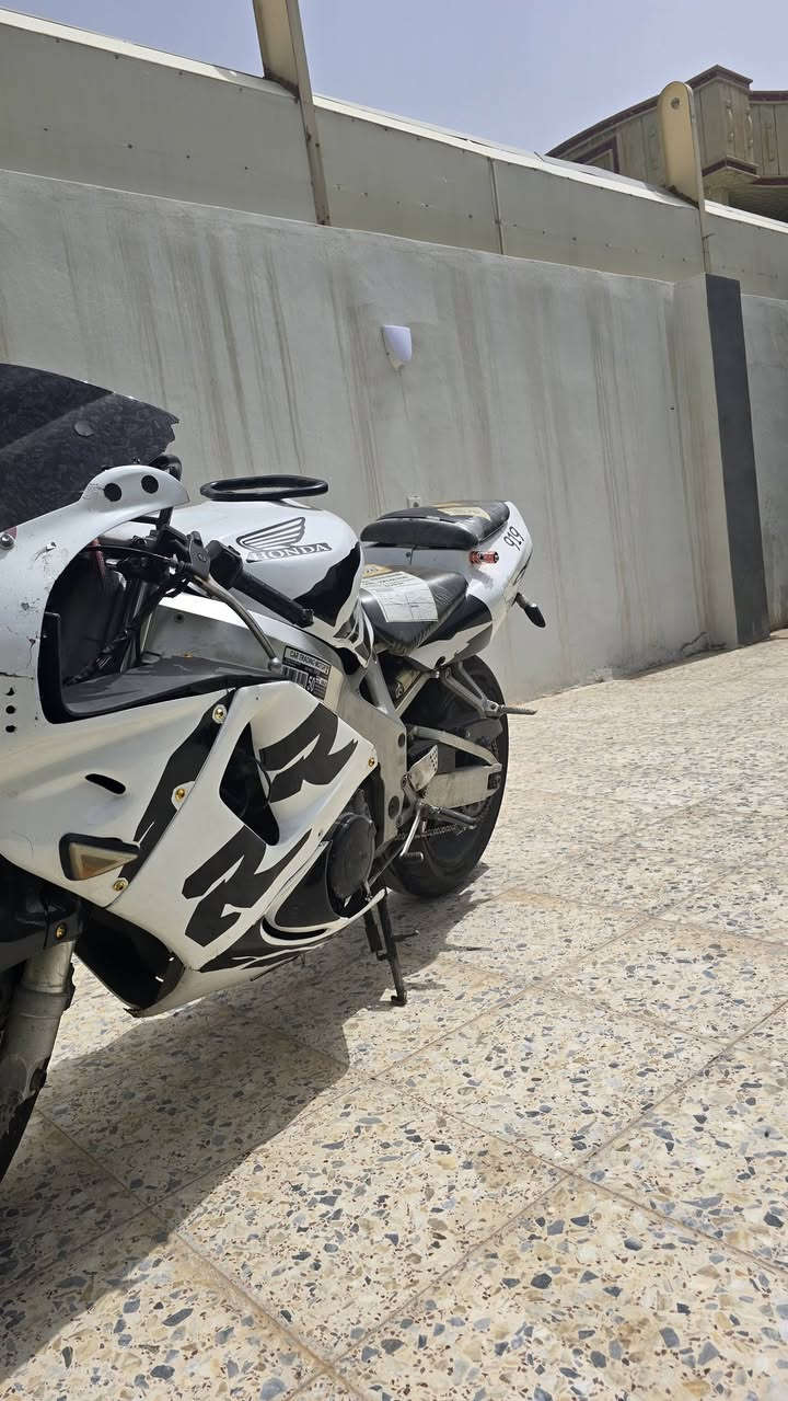 سلام عليكم 

دراجة بطح 919 للبيع
الدراجة كاملة عليها ادامة من كلشي 
ماشي 55 الف 
تايرات مشلن اصلي 
دسكات نيسن اصلي 
فلنجات 
بريك امامي خلفي 
بلكات 
كهربائيات كلها شغالة 
لايت زينون 
مشكلتها الكابريتر تطوف نضفتة ورجع هم يطوف 
كير محرك شرط تشغيلتة نگرة فقط يحتاج تنضيف كابريتر 
ويرادلة كفرات لان كفراتة تعبانة 
باقي الامور كفالة 

العنوان كركوك دوميز 
رقم الهاتف : ***********
السعر مليونين وبي مجال الشراي يتصل 
ادمن ❤️
