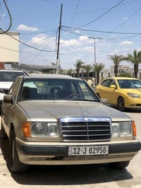مرسيدس دب   موديل 1986 بل سنويه اصل 1987  قفل مركزي  سلايت   اريل كهرب...