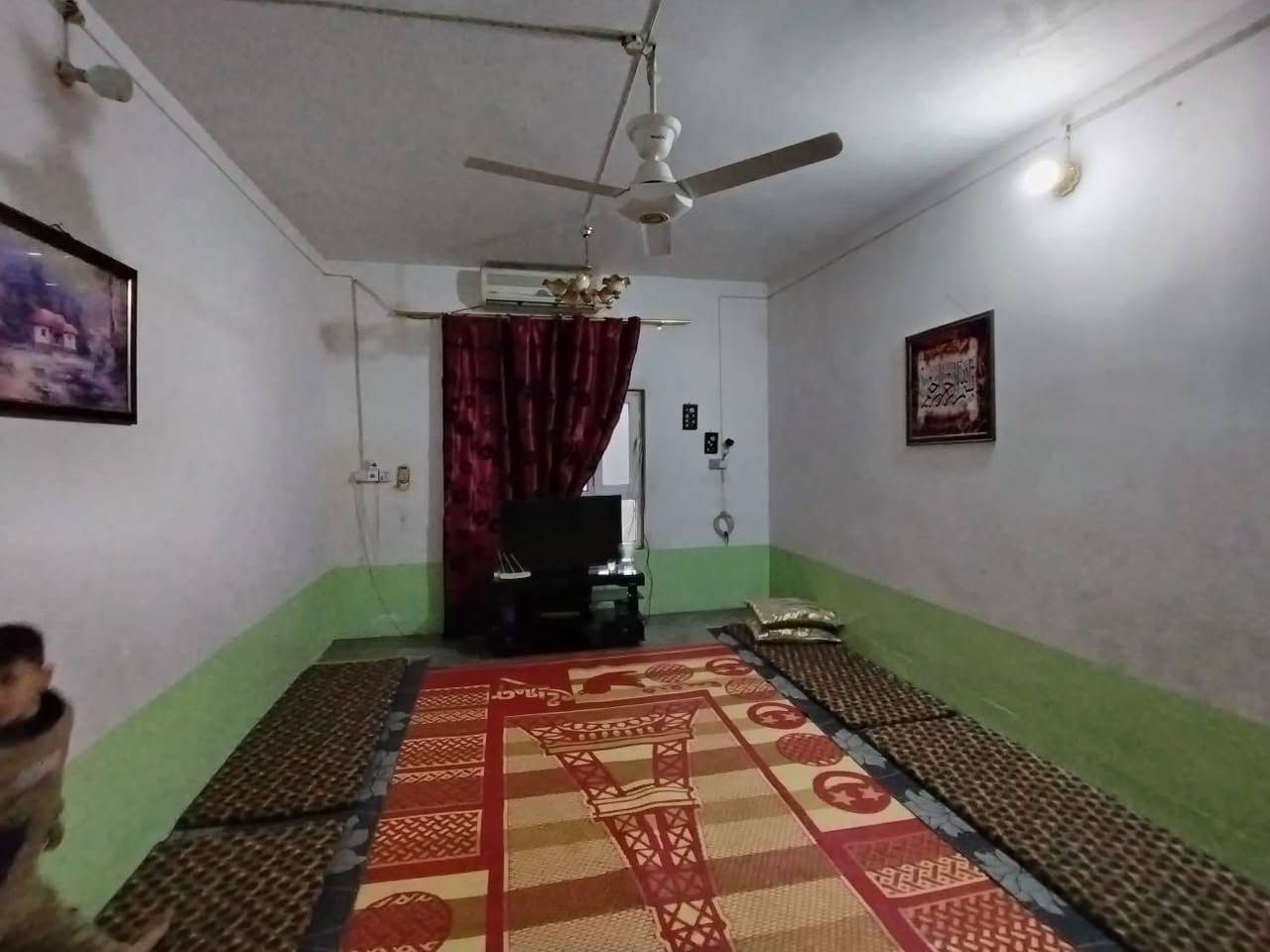 بيت للبيع في جبراوة مساحة 200 متر قريب على الشارع العام السعر 30 مليون هول واستقبال وغرفة نوم الاتصال ع الرقم ***********
