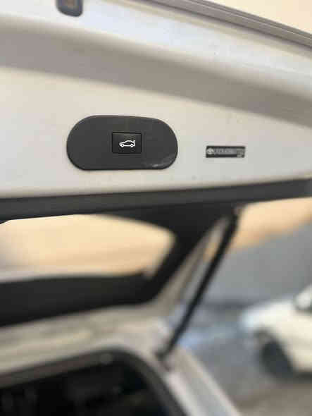 سلام عليكم للبيع كورلا كروس فروتلاندر 2024 شكل الراف فور سيارة مكفولة كفالة عامة من كلشي ماشية 25 الف محرك 2000 بانزين + كهرباء مواصفات فول سلايت بصمة بيبان او تشغيل دشبول ديجيتال هاند بريك بصمة اوتو هولد 5 كاميرات كشنات جلد او كهرباء تدفئة بالكشنات تبريد قطعتين باب خلفي كهرباء ويل كب حجم كبير تخم تاير بجم زينون رادارات امامية وخلفيه حساسات خلفيه مانع احدار و تحديد مسار السيارة جديدة ورقم انكليري 
السعر بالورق 176 ورقة وبيها مجال بسيط 
بالعراقي 24:600اربعة وعشرون مليون وستمية الف دينار وبيها مجال بسيط 
للاستفسار على الرقم ***********
