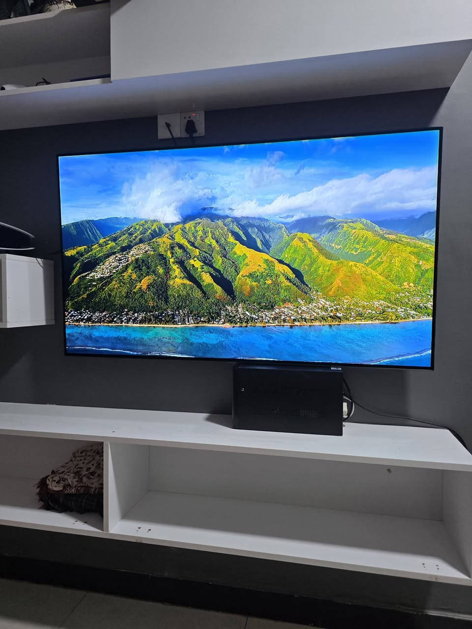 السلام عليكم تلفزيون lg oled cx 55 للبيع الشاشه وضوحه خرافي 4k 120 فريم المنافذ hdmi 2.1 الشاشه اخت الجديده سعرهه 1100000 الي يعرف بيهن رح يعرف هذا سعر نص القيمه مالتهه تفيد العاب خرافيه وافلام كذلك 
بغداد حي الجهاد *********** والكامره تضلم الصوره بلحقيقه اقوى بهوايه
