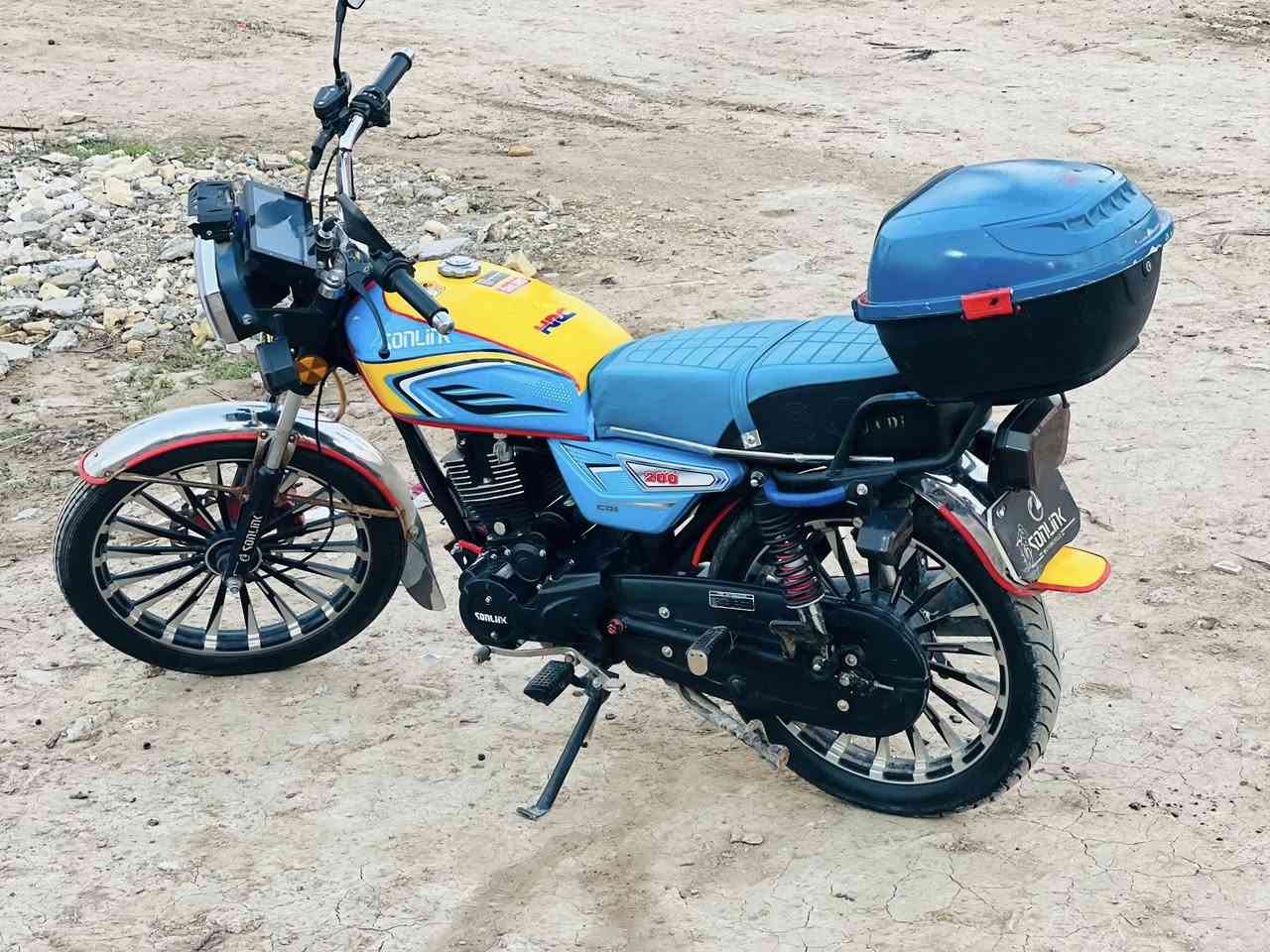 سلام عليكم دراجه للبيع 
سيفان سونك 25 
دشبول تاب( شاشه جبيرة) 
دراجه كفاله عامه ، كهربائيات كلها شغاله 
ماشيه شي قليل دراجه حلوة ونضيفه 
سعر 800 وبيها مجال حك الجيه 
العنوان / ديالى  بلقرب من سيطرة الغالبيه 
***********☎️📞
