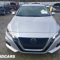 سلام و عليكم نيسان التيما  مؤديل ٢٠٢٢ مواصفات SV ماشيه ٣٨mile بدون اير...