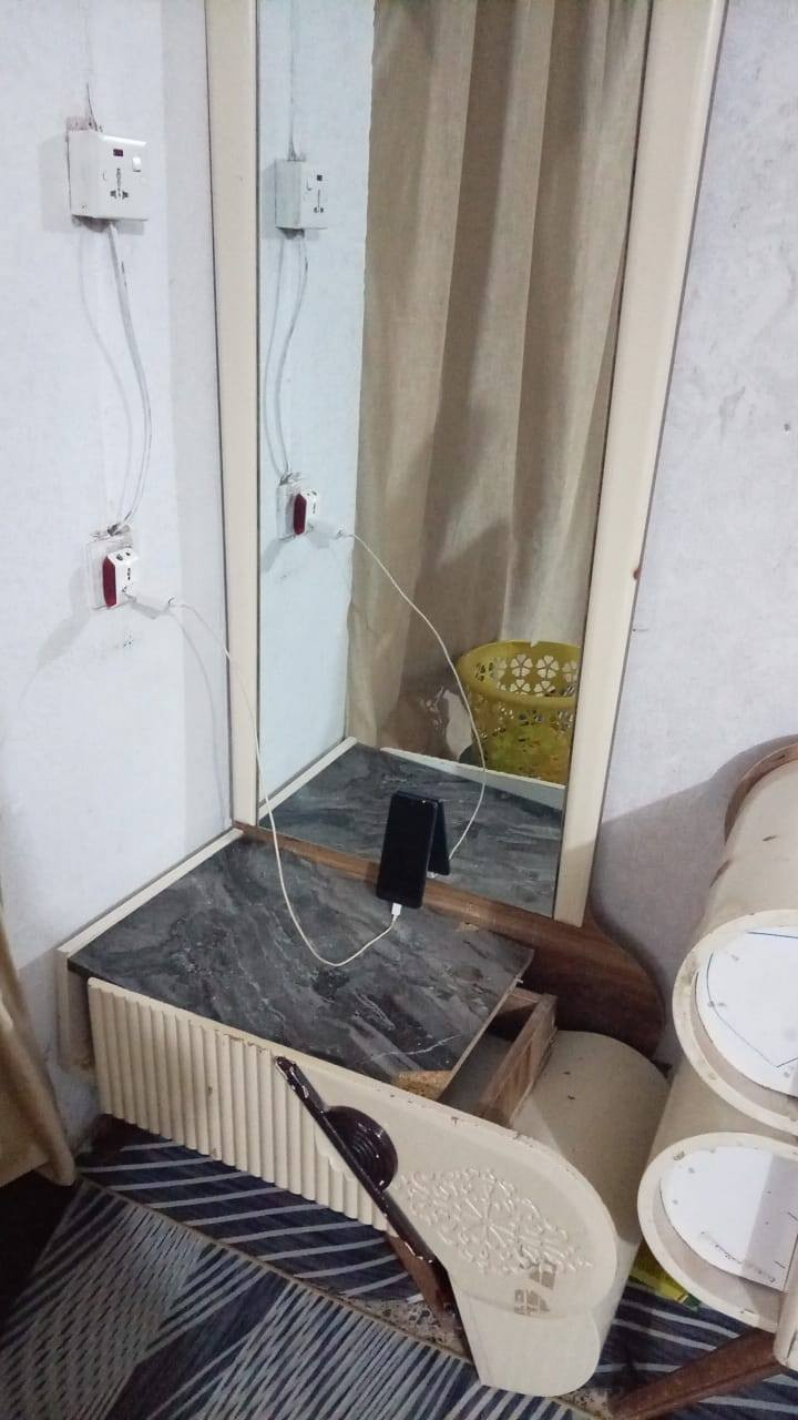 غرفه للبيع تركيه نهايتها 500  العنوان ديوانيه حي العسكري مقابل ملعب النجمه الرقم ***********
