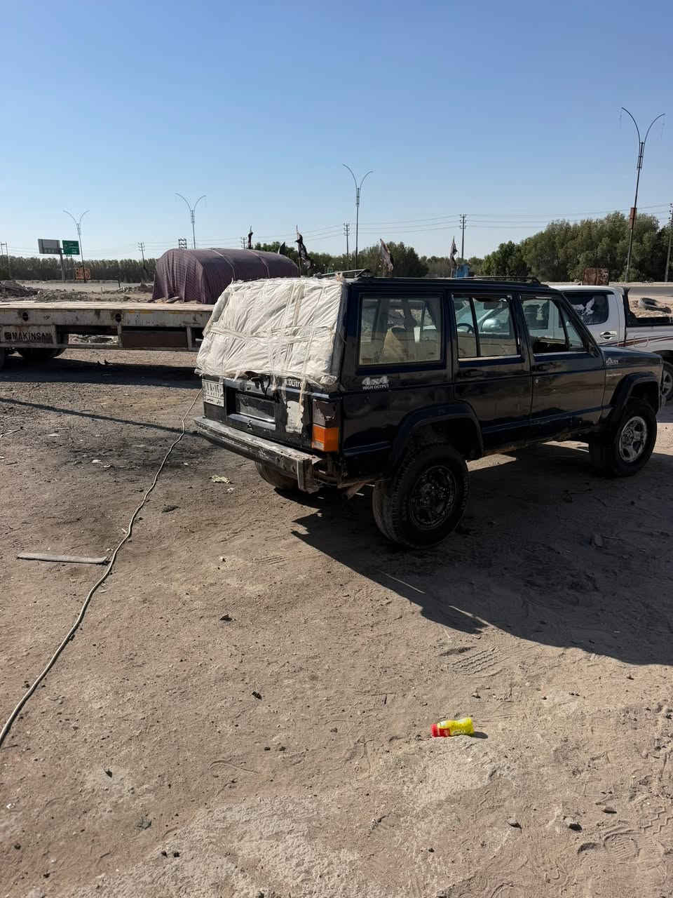 جيب شيروكي لبيع موديل 1991 مكينه فيفتي فيشه وحده رقم ديالى السعر 15 ورقه  رقم الموبايل ***********  /***********
