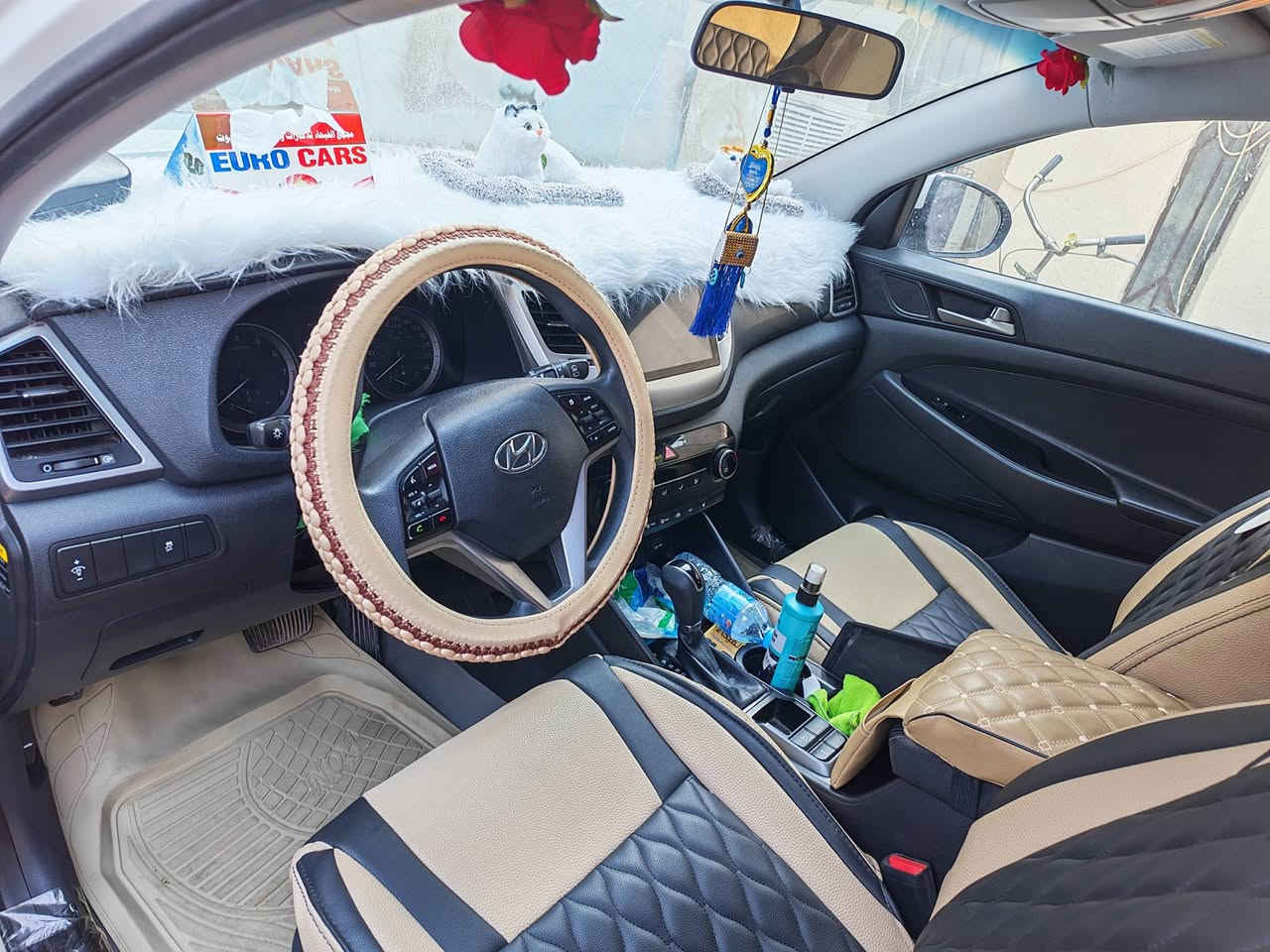 توكسان موديل 2018 أمريكي بدون حادث رصعات بالبنيد محرك 2400 فور ويل سياره كفاله من كل شي جديده حيل بمعنى الكلمه حته درنفيس ما ماشي عليها على وضع الشركة ماشيه 74000 كيلو متر مو ميل السعر, ١٧٥  وتدلل ***********
