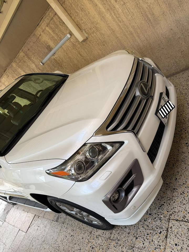 السلام عليكم  لكزز بريم اصل  Lx570 موديل٢٠١٣ فول مواصفات ١/١ جكات
رقم بغداد بأسمي تحويل مباشر 
سيارة جديدة تخم تاير دلوب 
صدر امامي خلفي بلاد شركة ترايها مال زيرو 
كير مكينه بلشركه بلاد بدون اي فتح 
كفاله حتى الدعاميات من الصبغ والتبديل 
فقط ٤ اصابع بي دي ار ولامبين 
تبريد من كلشي شركة سيارة ميحتاجلها اي صرف 
كلشي شغال وعلى وضع الشركة 
ماشية ١٤١ قابل للزيادة شرط الفحص 
*********** 
*********** 
للأستفسار. مكان بغداد البلديات
