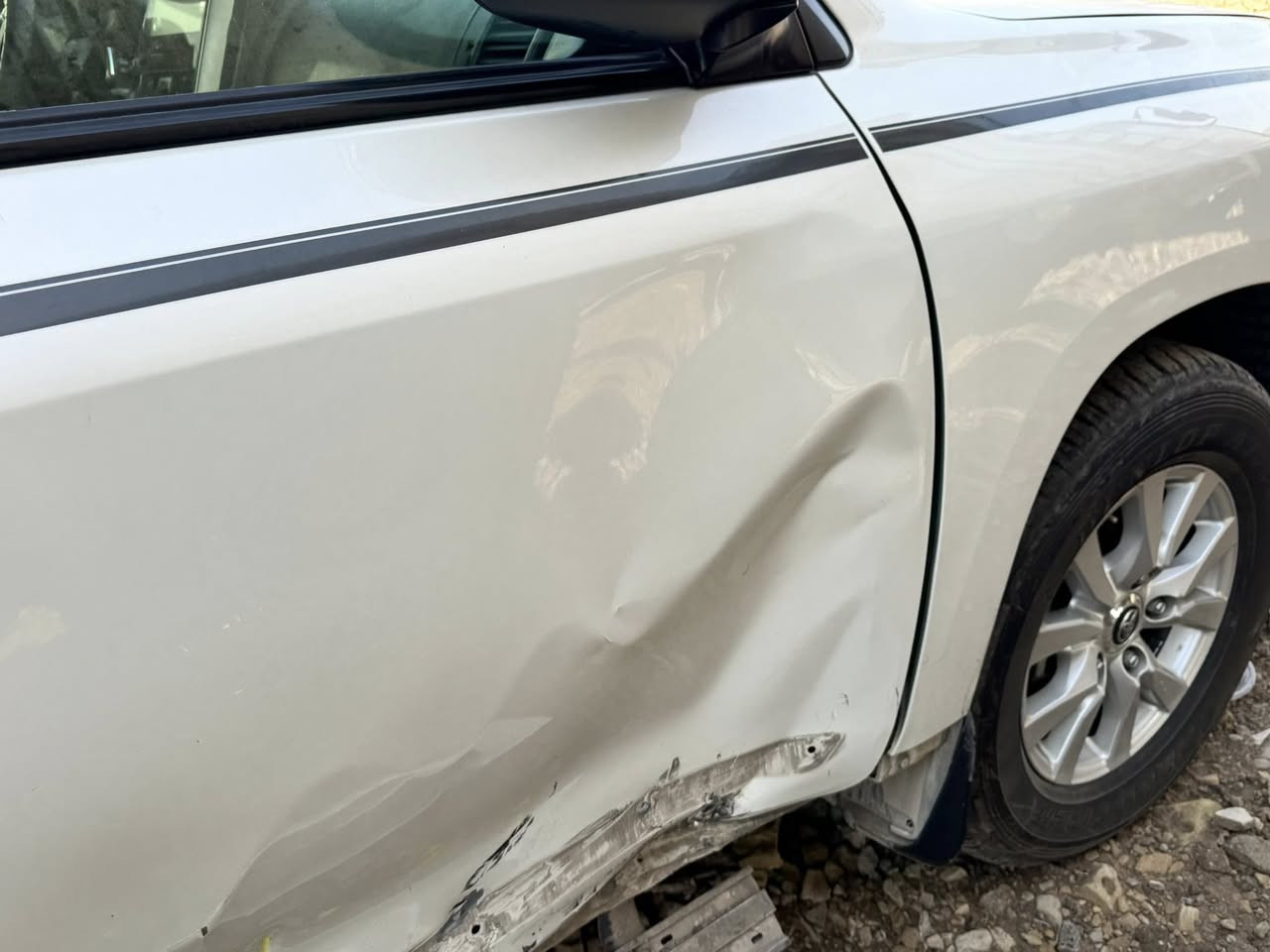 لاندكروز ٢٠١٨ GXR
وايت اديشن اعلى فئه بالاندكروز فول مواصفات ماشيه (٩٥ الف )رقم بغداد انكليزي باسمي بيه هذا الحادث الي بالصور  فقط مكفوله من كلشي غير الحادث ابيعه بدون تصليح على الحادث مالته الي تعجبه يتصل بيه مامتفرغ على الفيس وشكراً 
***********
